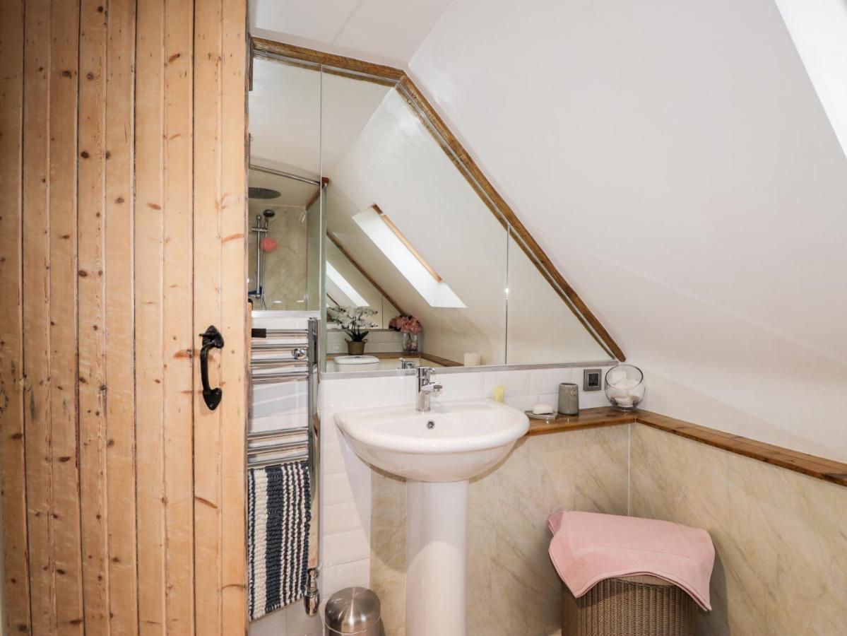 Griffin Cottage Неърн Екстериор снимка